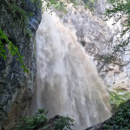 Trivrh Outdoor Hotel Zirovnica