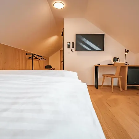 Trivrh Outdoor 3* Zirovnica
