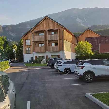 Trivrh Outdoor Hotel Zirovnica