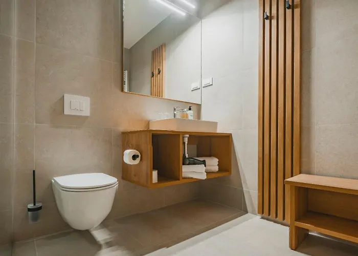 Trivrh Outdoor Hotel 酒店 Zirovnica